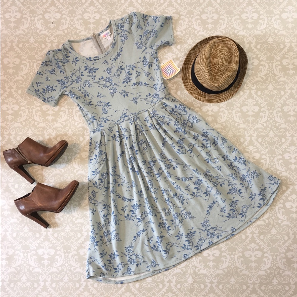LULAROE ⚜️ “Amelia” Pocket Dress